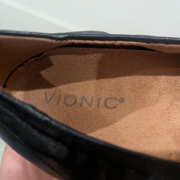 Vionic Women's Cynthia Leather Chain Lightweight Slip On Loafers 8 - Picture 4 of 7